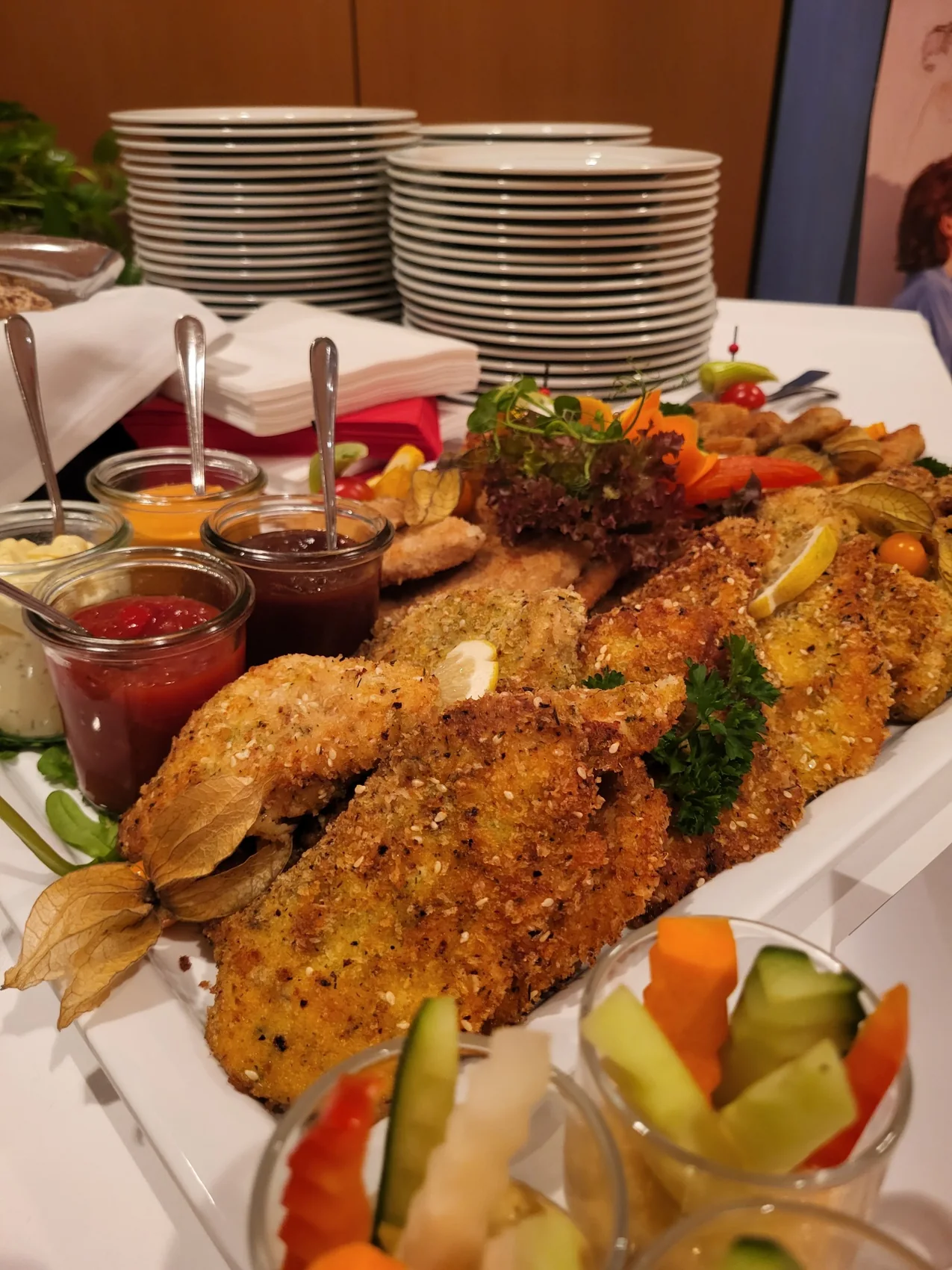 Herzhafte knusprige Spezialitäten vom Buffet